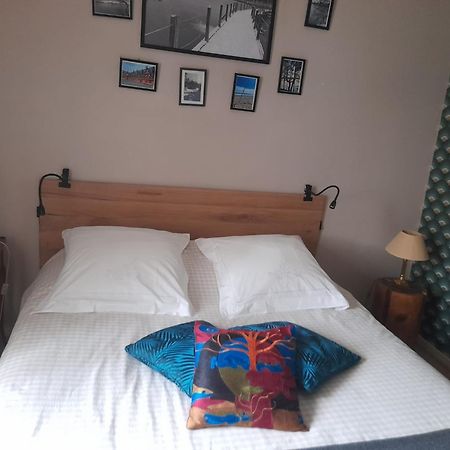 Bed and Breakfast Aux Glycines Marcilly-Ogny Exterior foto
